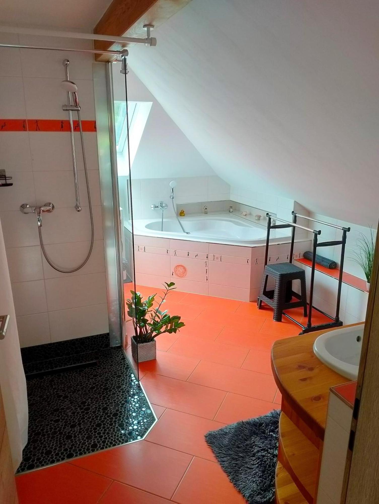 Ferienwohnung Am Waldesrand - Garten, Terrasse, Grill, Luftkuehler, Massagesessel, Kinderspielecke, Spielekonsole Cottbus Dış mekan fotoğraf