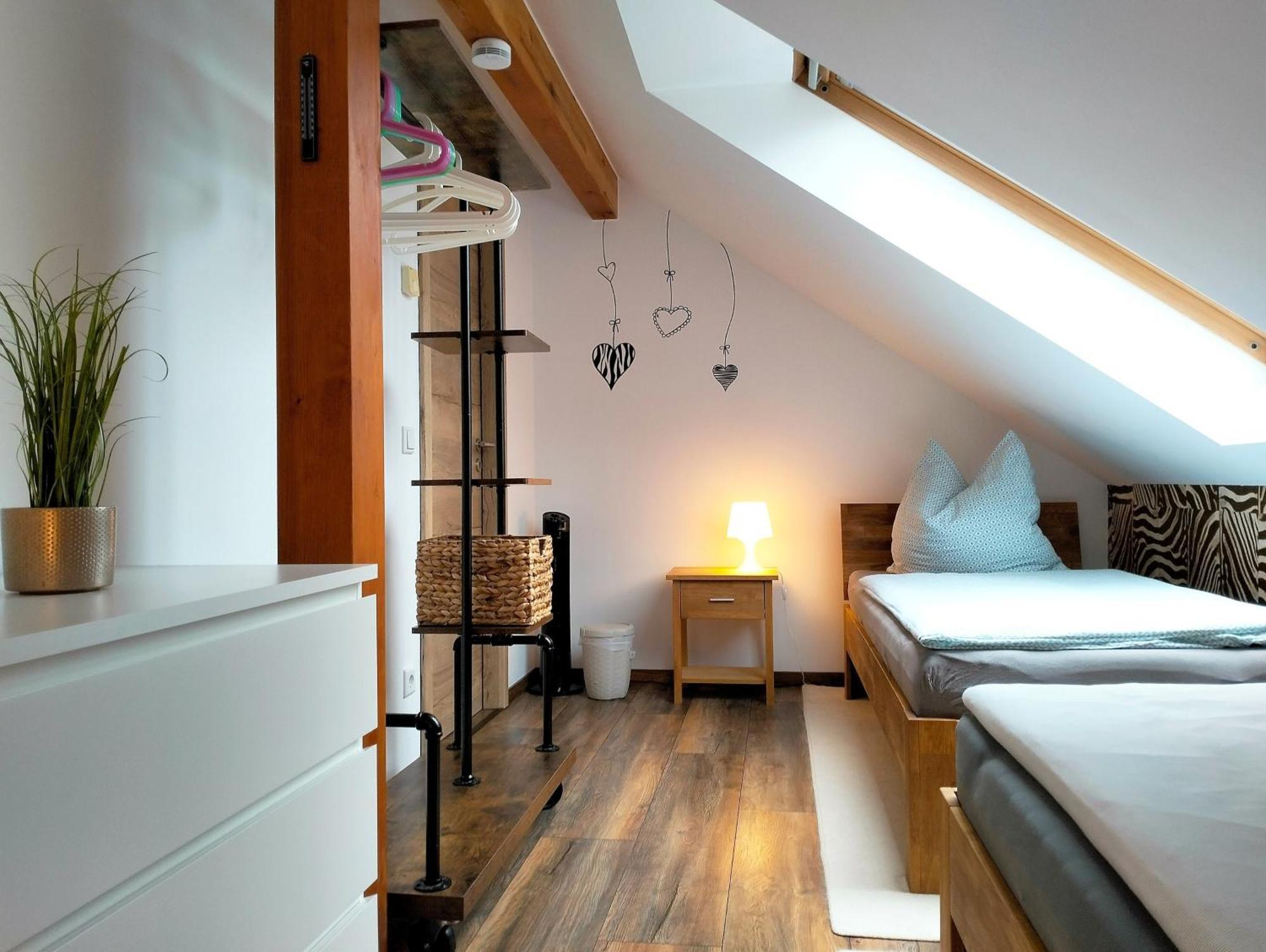 Ferienwohnung Am Waldesrand - Garten, Terrasse, Grill, Luftkuehler, Massagesessel, Kinderspielecke, Spielekonsole Cottbus Dış mekan fotoğraf
