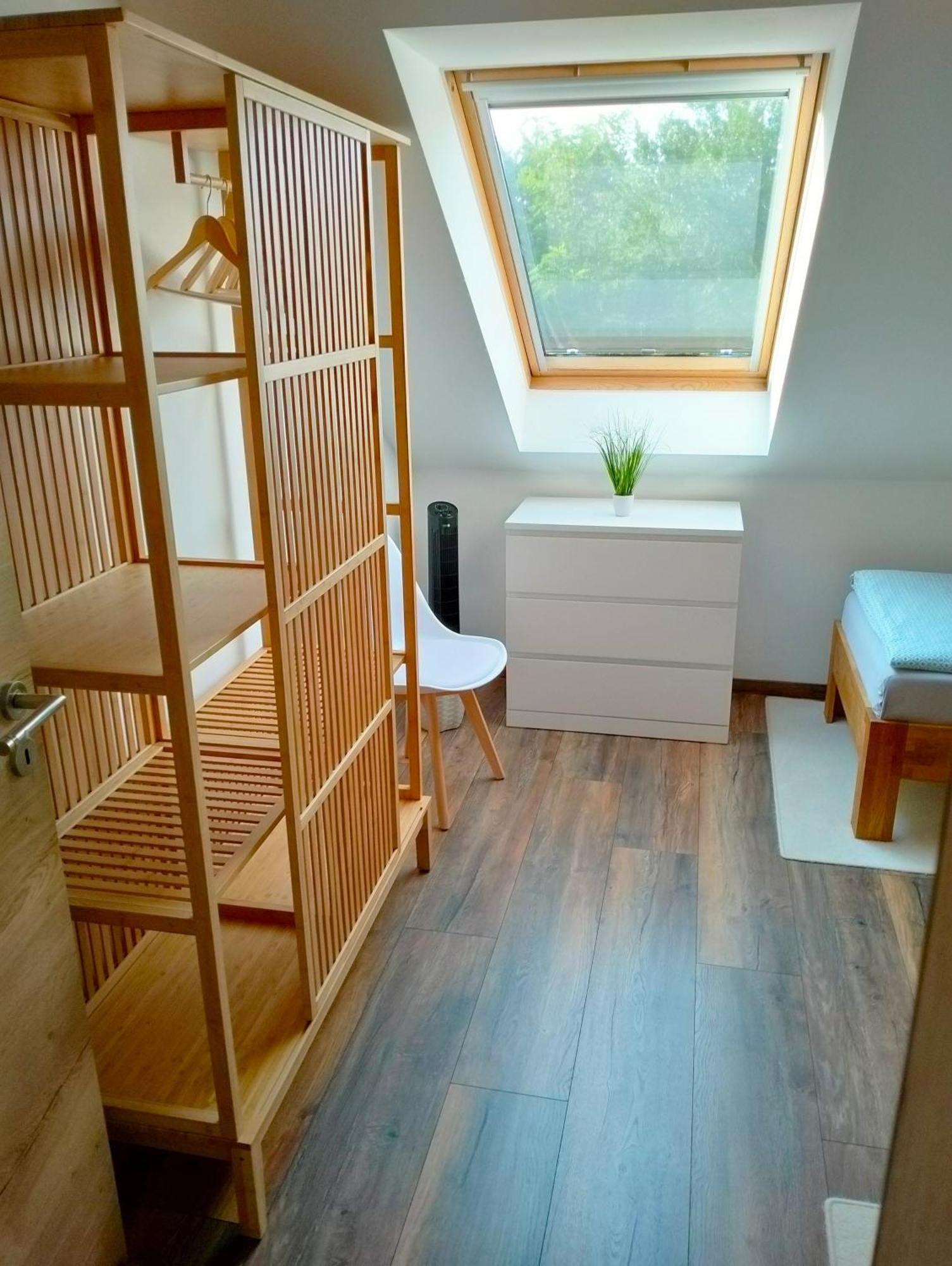 Ferienwohnung Am Waldesrand - Garten, Terrasse, Grill, Luftkuehler, Massagesessel, Kinderspielecke, Spielekonsole Cottbus Dış mekan fotoğraf