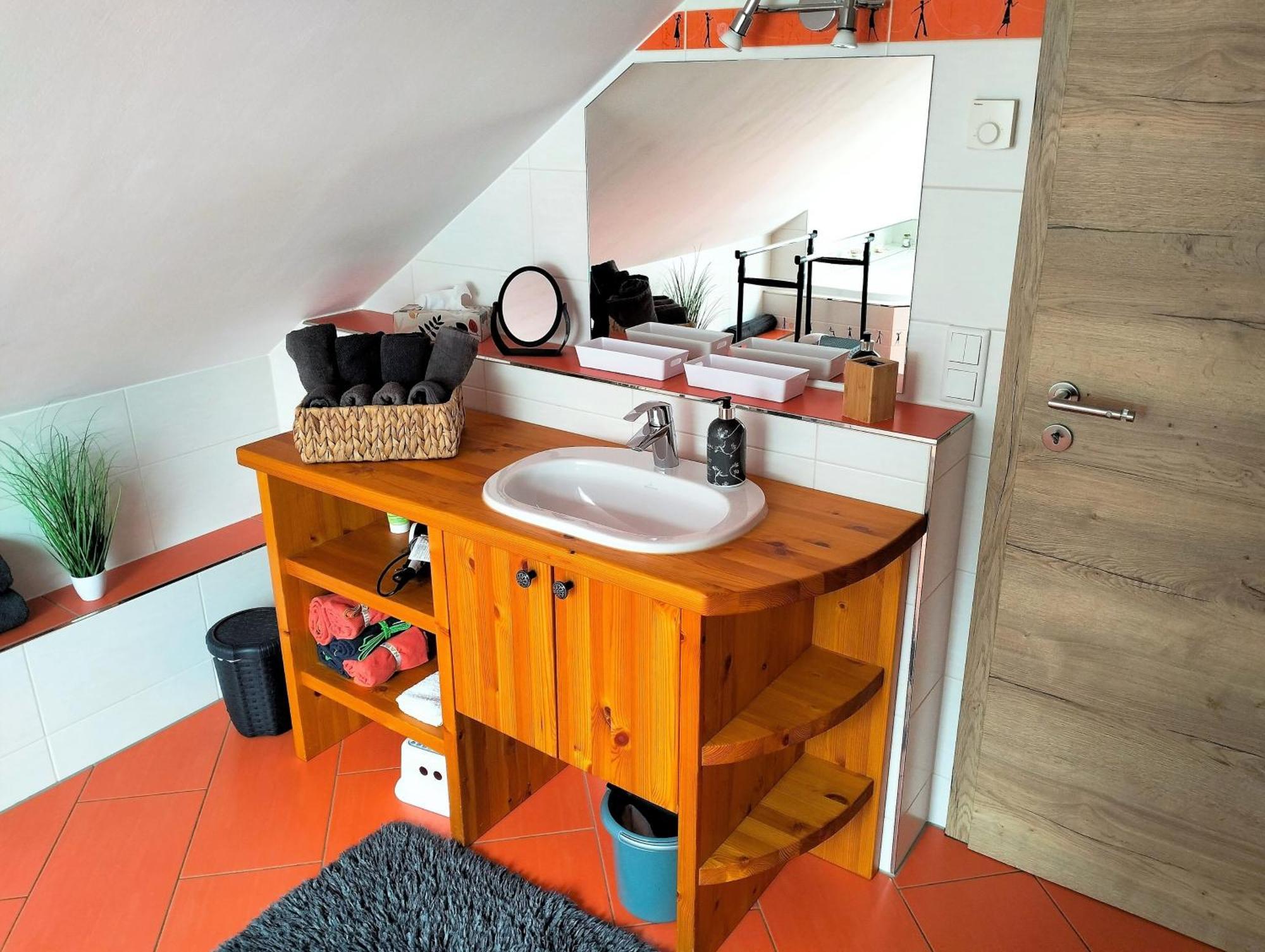 Ferienwohnung Am Waldesrand - Garten, Terrasse, Grill, Luftkuehler, Massagesessel, Kinderspielecke, Spielekonsole Cottbus Dış mekan fotoğraf