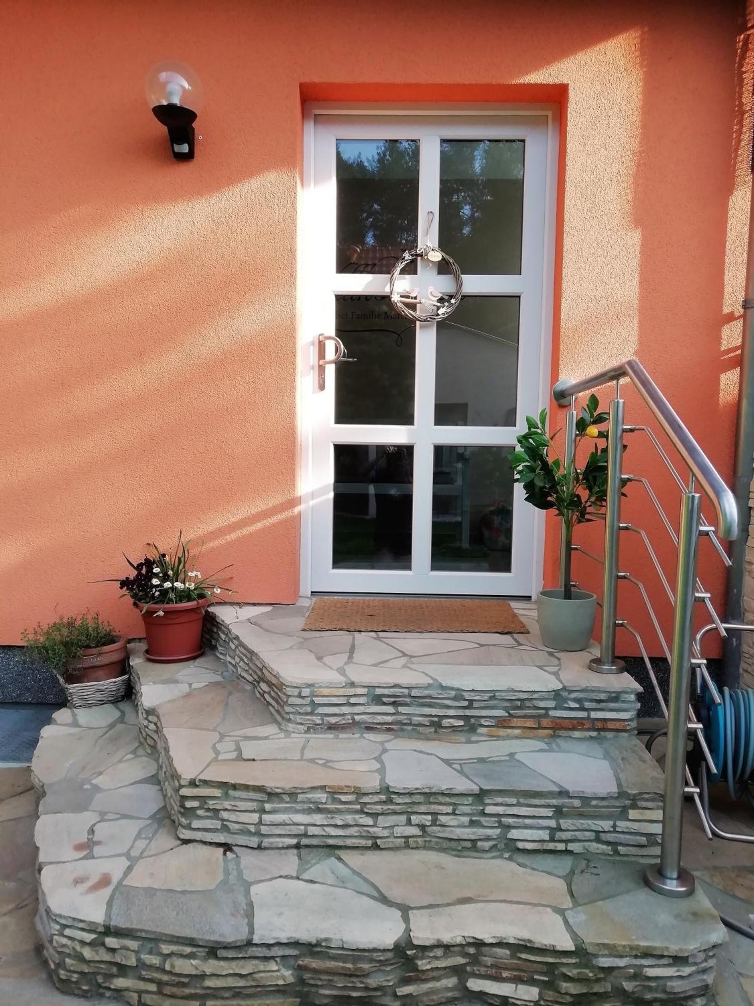 Ferienwohnung Am Waldesrand - Garten, Terrasse, Grill, Luftkuehler, Massagesessel, Kinderspielecke, Spielekonsole Cottbus Dış mekan fotoğraf